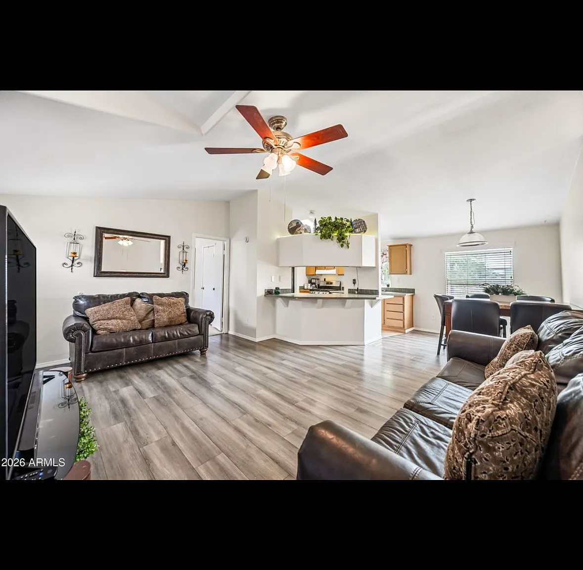 3 bed, 1200 sqft, $1,600 — Photo 1