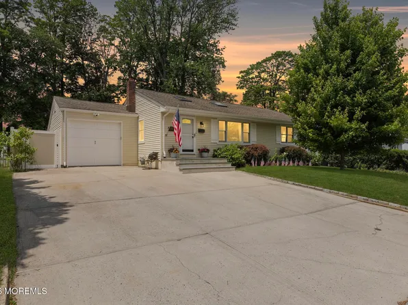 208 Martin Place, Middletown, NJ 07748