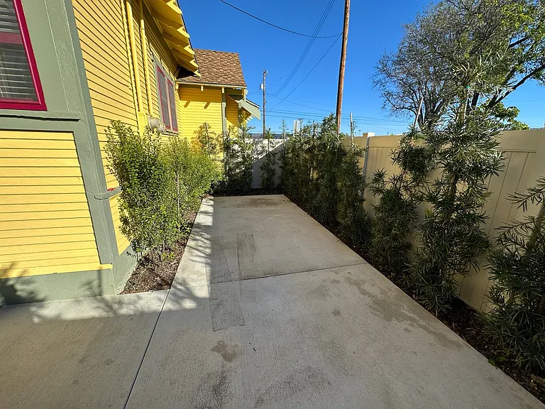 678 N Shaffer St — Photo 43