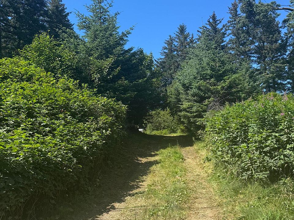 2nd image of 1679 Three Sisters Way