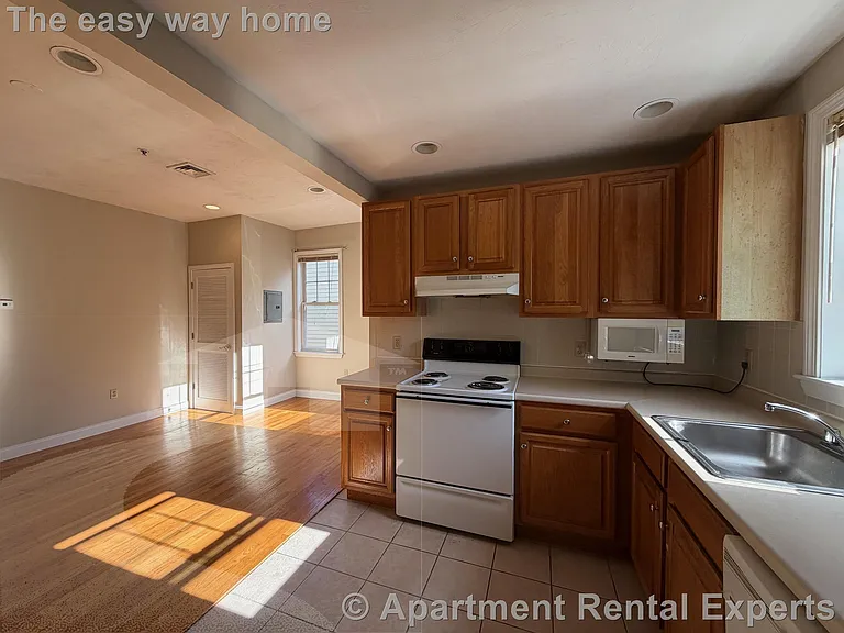466 Green St #8 — Photo 4