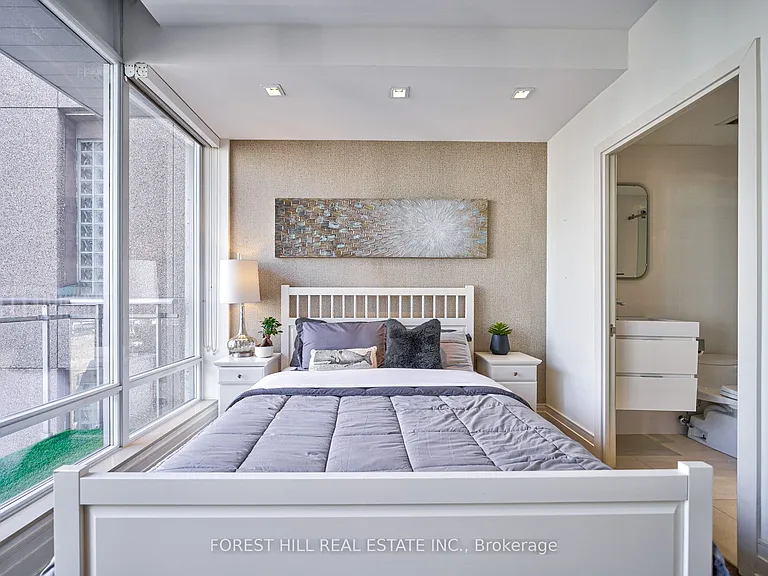 8 Colborne St #Penthouse 2701 — Photo 23