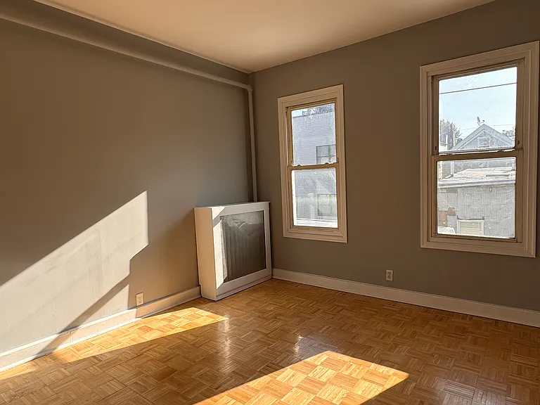 260 Webster Ave #B — Photo 2