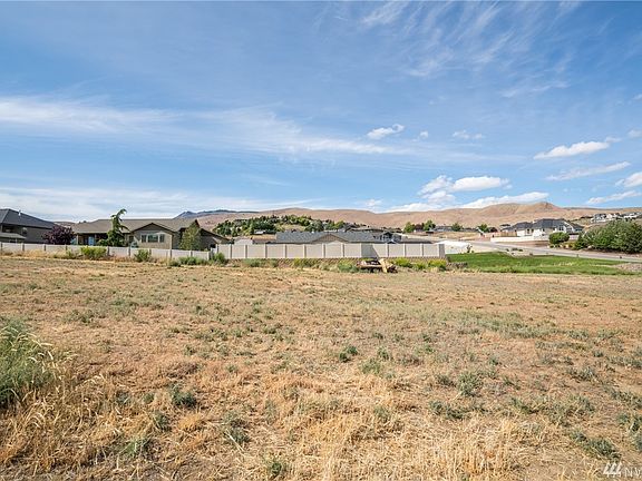 3rd image of 36 Adriana Ln