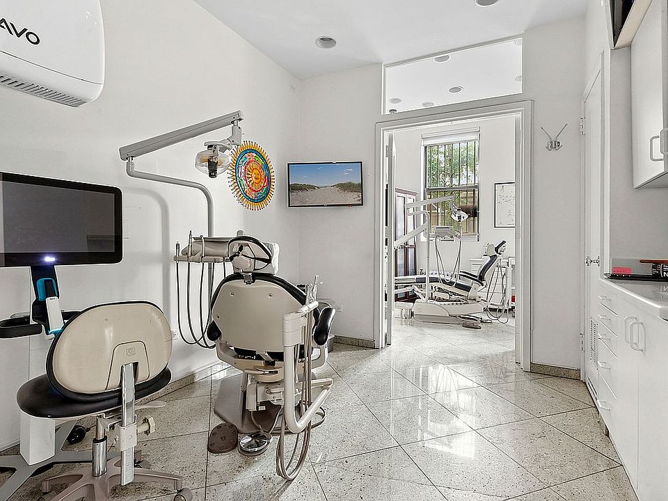 1st image of 935 Park Ave #1C