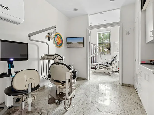 935 Park Ave #1C, New York, NY 10028