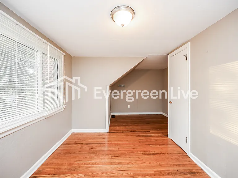 6951 Gloria Dr — Photo 10