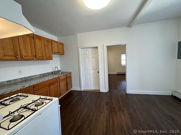 2nd image of 918 Maplewood Ave Floor 3