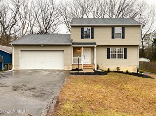 11 Stoyk Rd, Cream Ridge, NJ 08514