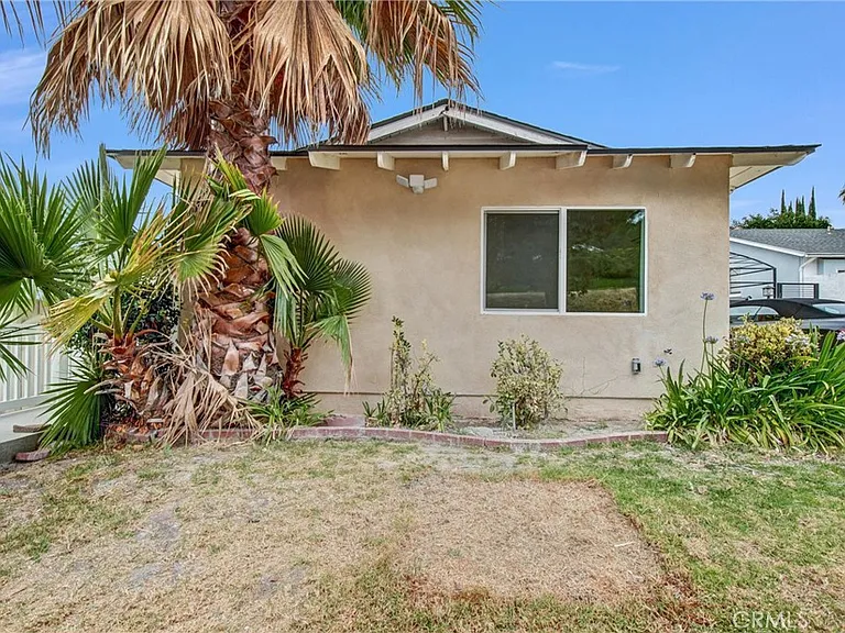 21713 Mulholland Dr — Photo 2