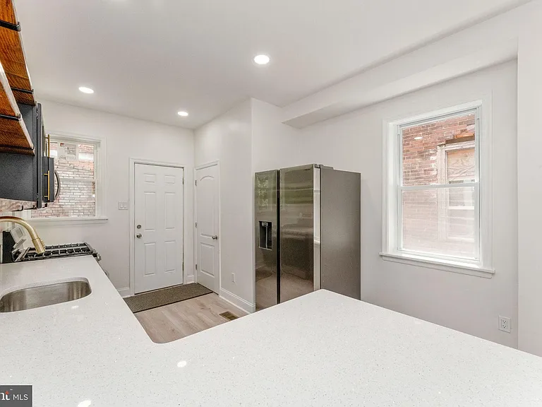 7 S 53rd St — Photo 12