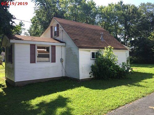 1st image of 605 W 9th St