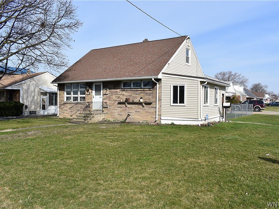 1st image of 466 Dingens St