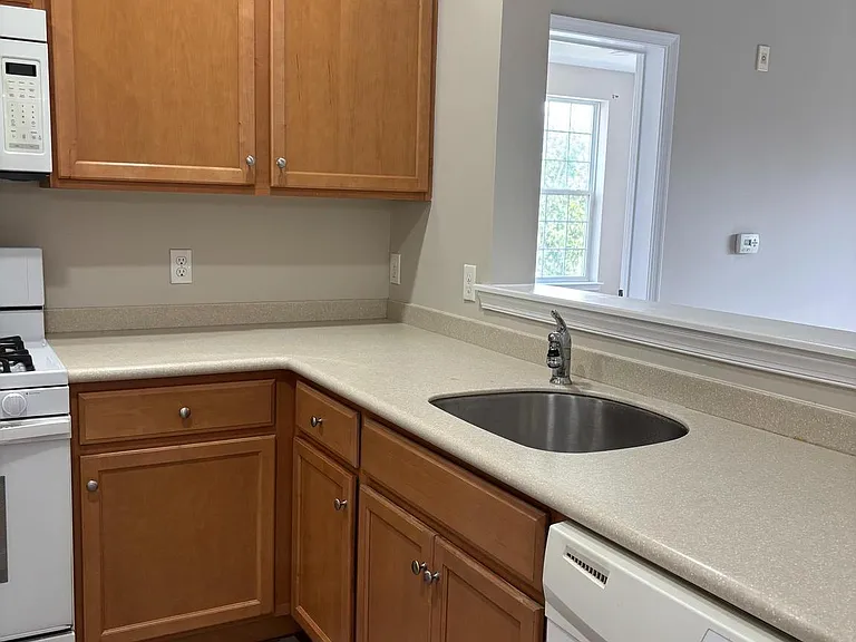 1321 Sierra Dr — Photo 9