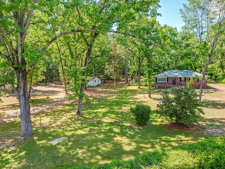 800 Old Whiskey Rd S — Photo 4