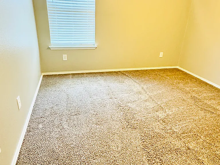 604 International Dr — Photo 7
