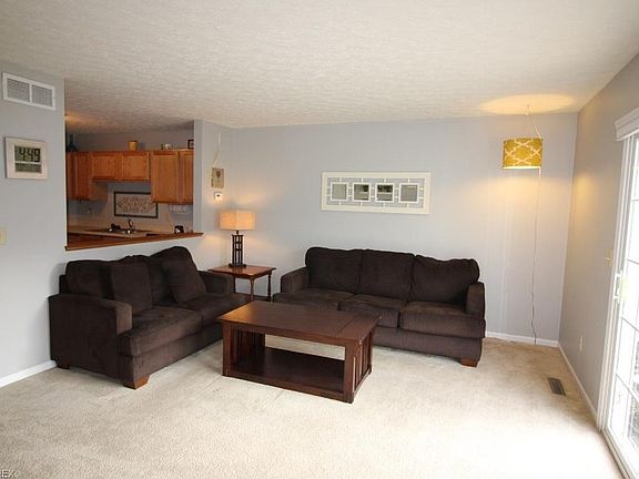 5th image of 394 Angela Ln