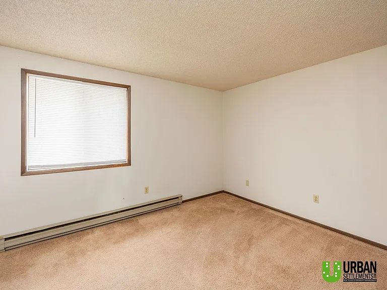 921 E Nora Ave — Photo 5