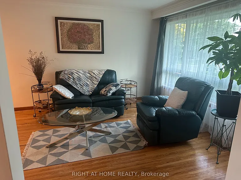 309 Queen Mary Dr — Photo 6