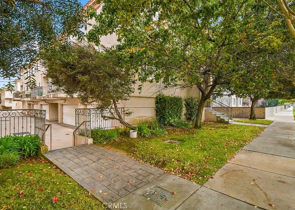1st image of 838 Arlington Ave