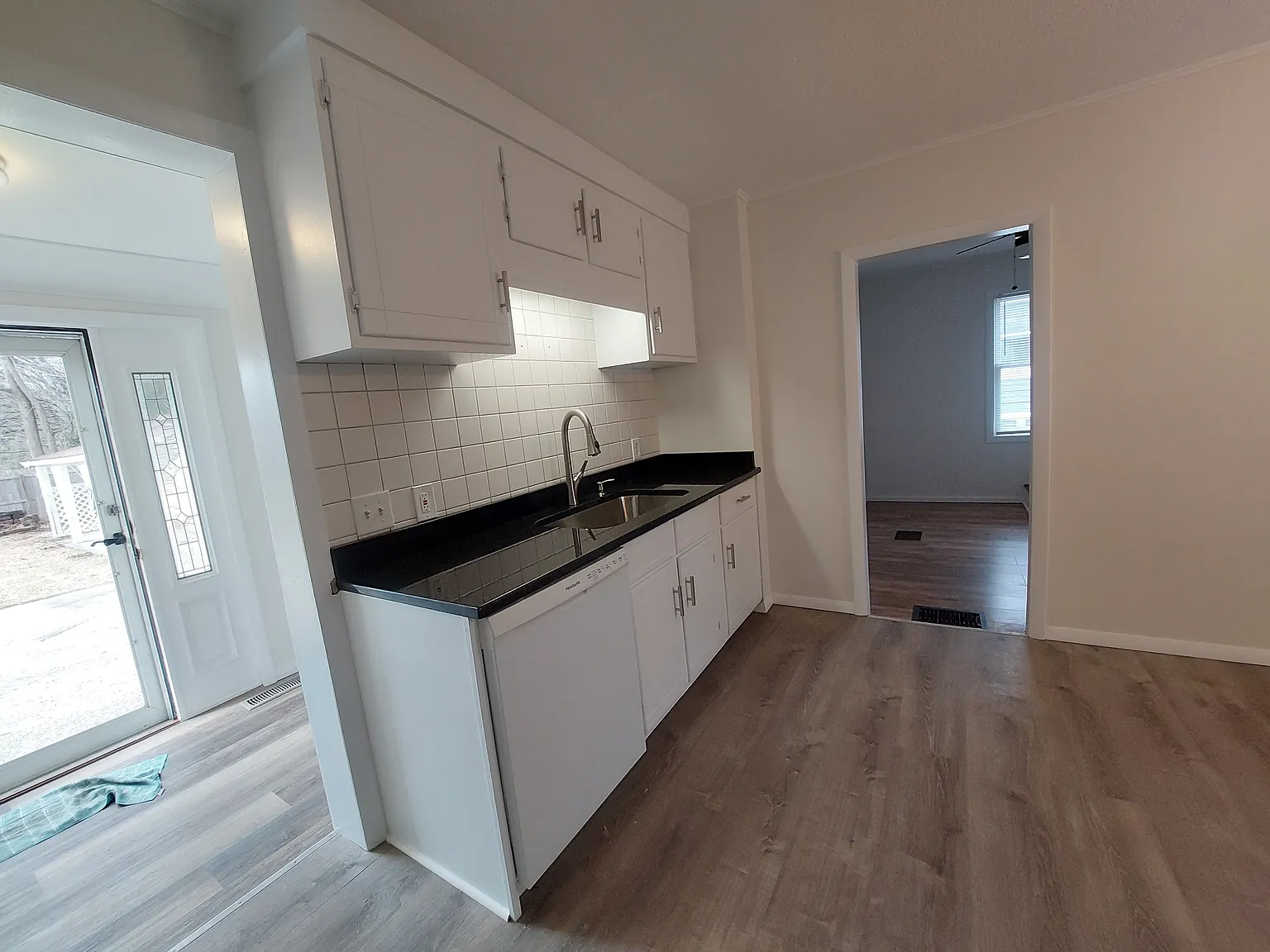 4 bed, 1324 sqft, $2,700 — Photo 4