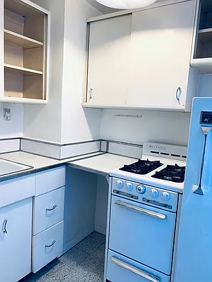 Sold by R New York | media 22