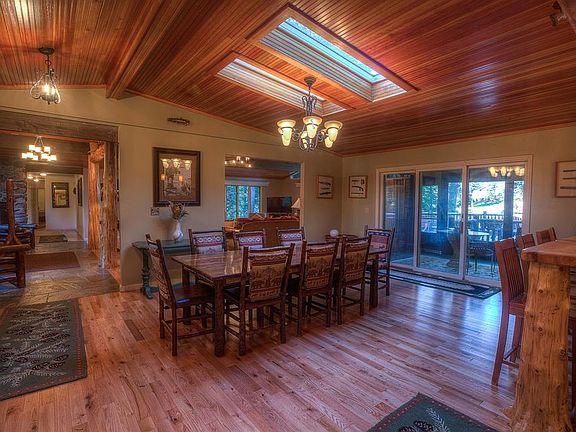 5th image of 484 Mirror Lake Dr