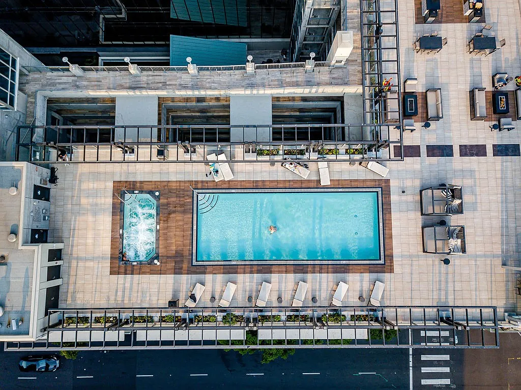 Allegro Towers — Photo 3