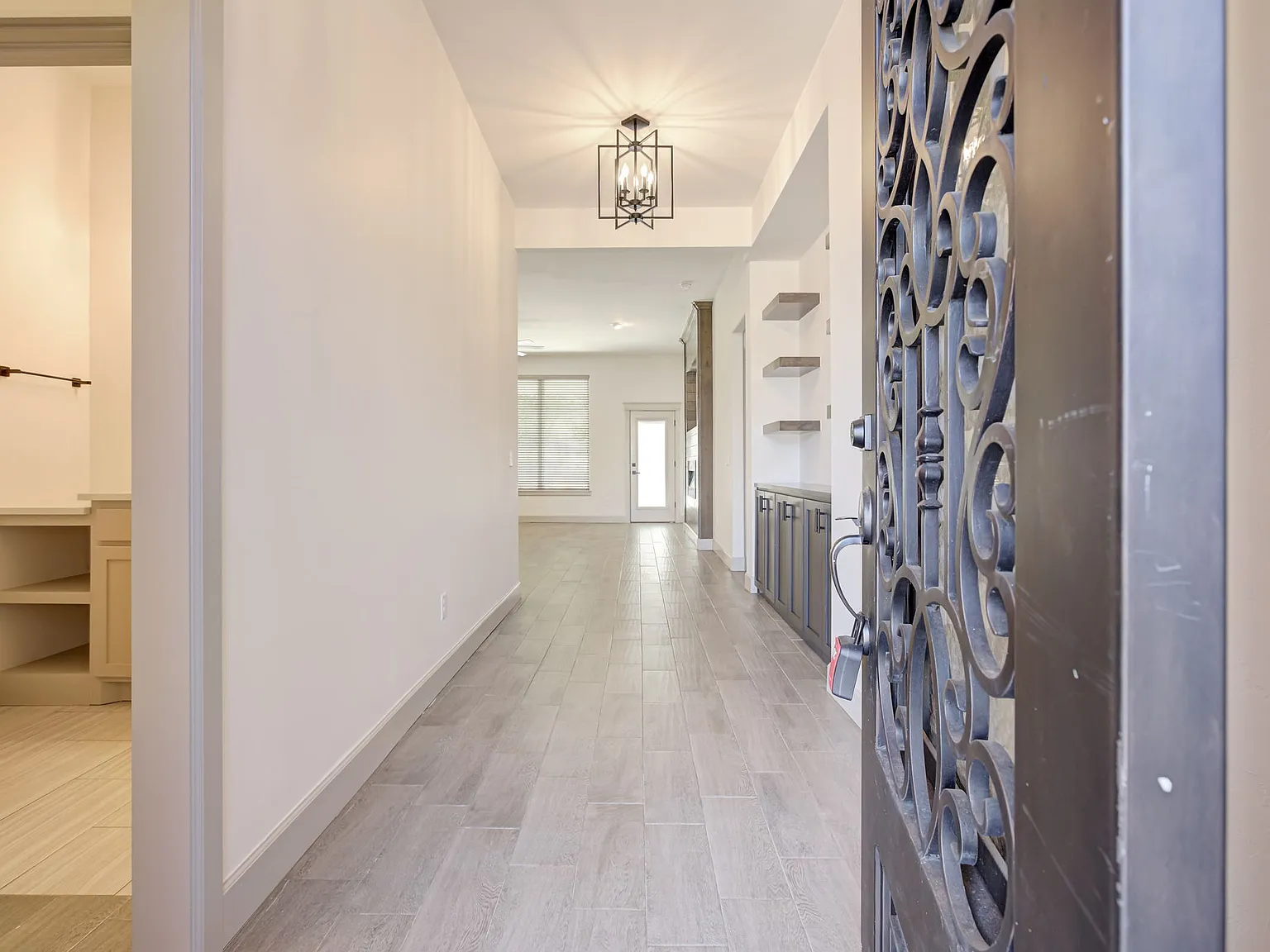 4 bed, 2.5 bath, 2397 sqft, $2,750 — Photo 2