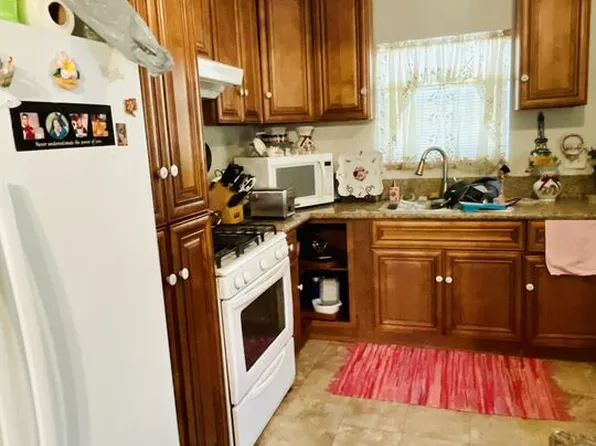 740 W 9th St, San Bernardino, CA 92410