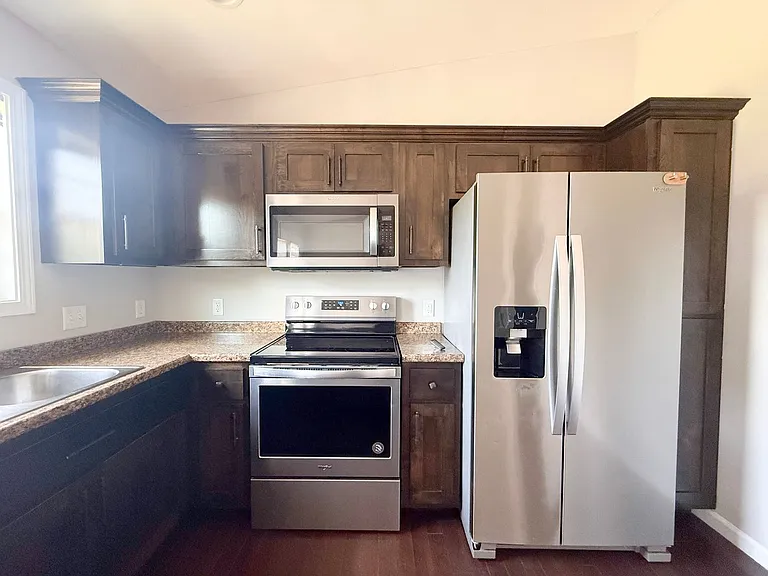 505 Holladay Rd — Photo 9