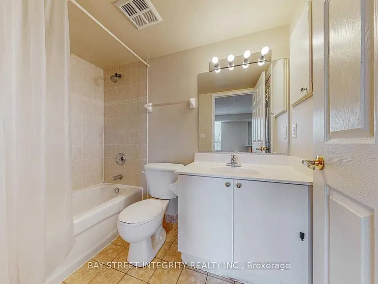 5940 Yonge St #605 — Photo 3