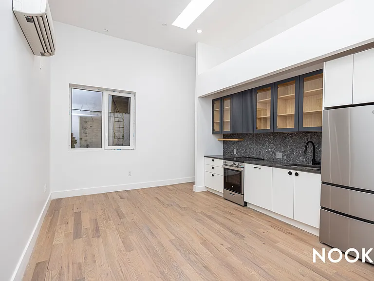 228 N 7th St #114 — Photo 5