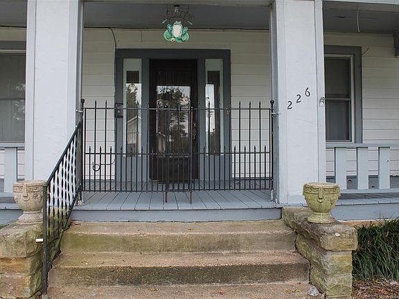 3rd image of 226 W Adams Ave