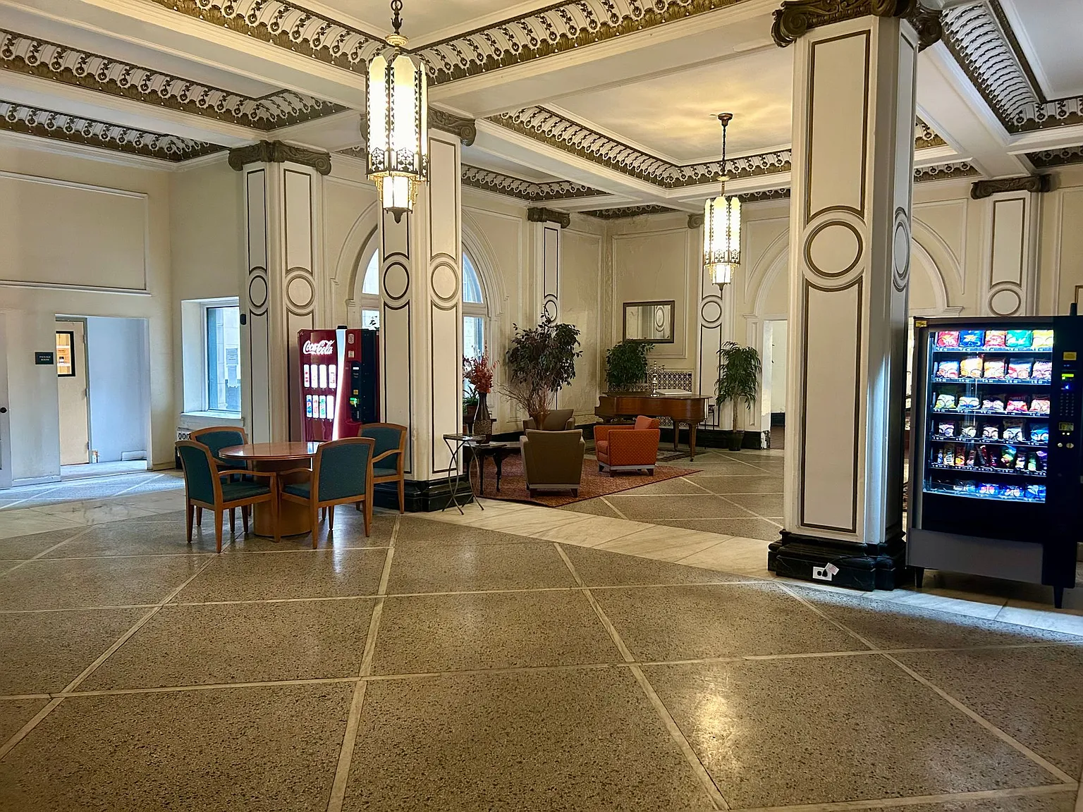 Oak Grove Apartment Hotel — Photo 3