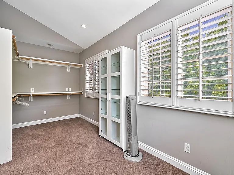 950 S Longwood Ave — Photo 45