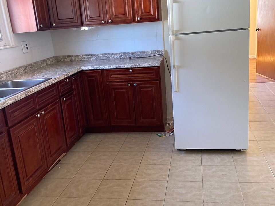 1st image of 115 Avenue 117 St Floor 2