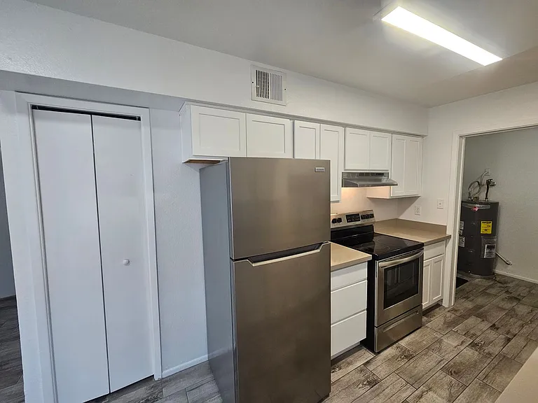 115 W. Inglewood — Photo 15