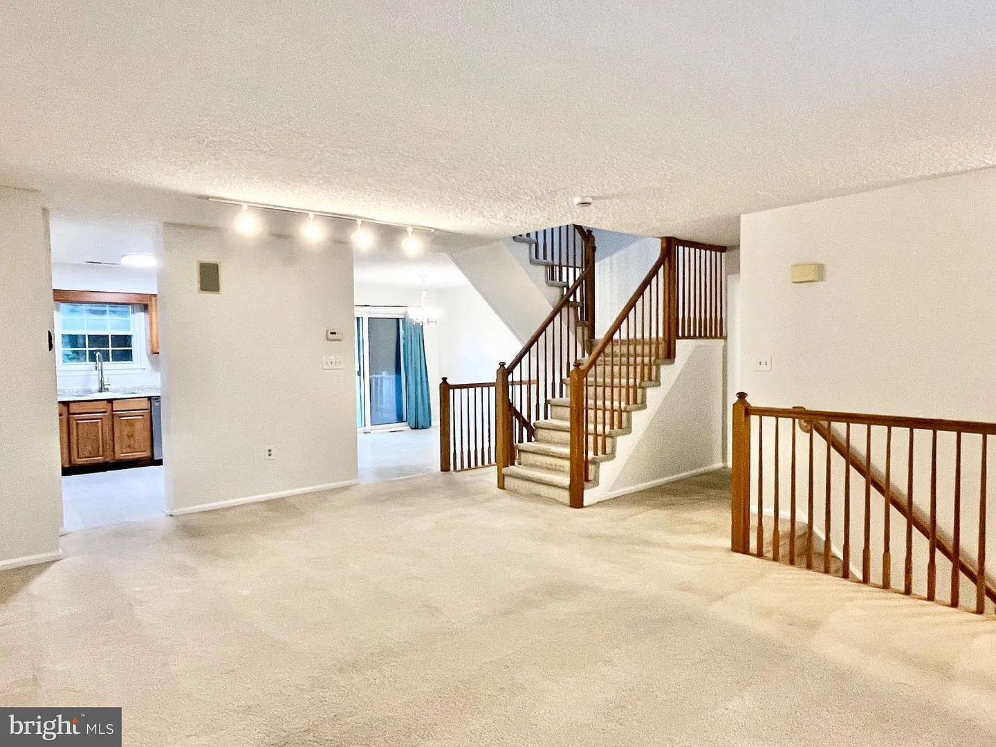 3 bed, 2240 sqft, $3,800 — Photo 3