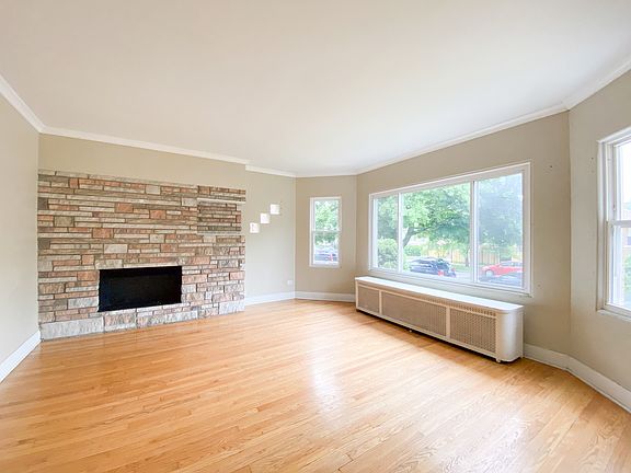2nd image of 5315 W Oakdale Ave