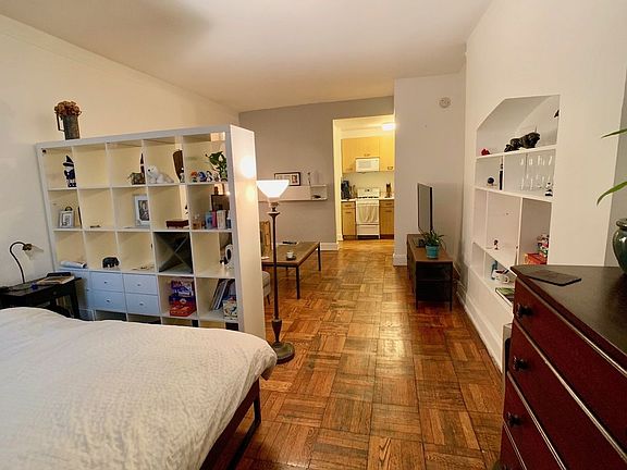4th image of 17 W 76th St APT 1B