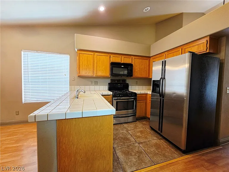 7645 Rockfield Dr — Photo 4