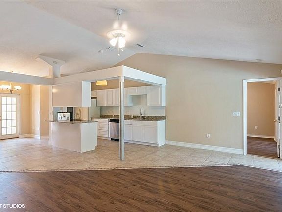 4th image of 913 70th Dr E