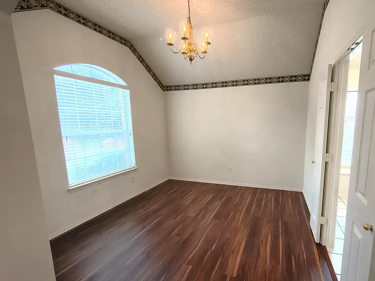 9700 Summer Dr — Photo 4