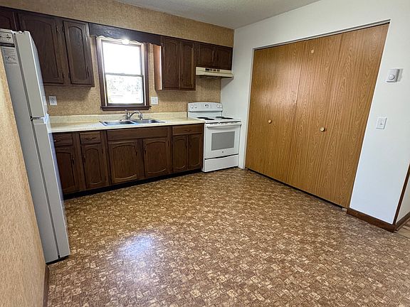 3rd image of 326 N Hickory St