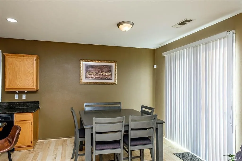 3 bed, 1629 sqft, $2,650 — Photo 4