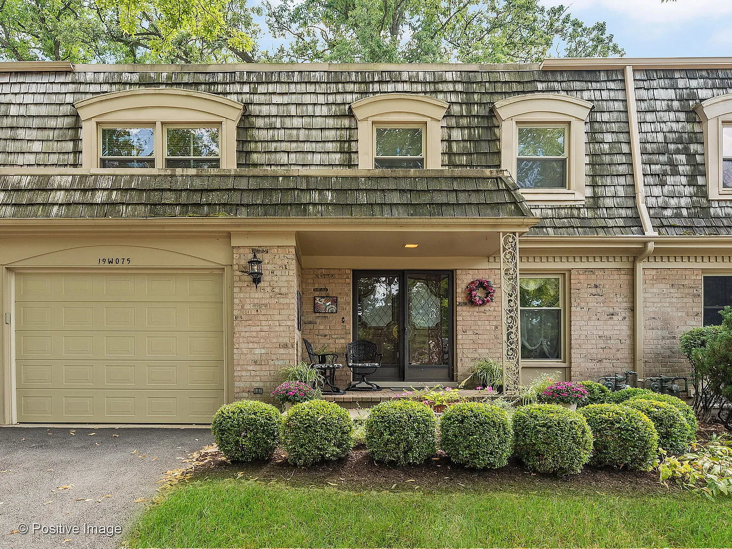 19W075 Avenue Barbizon photo 1