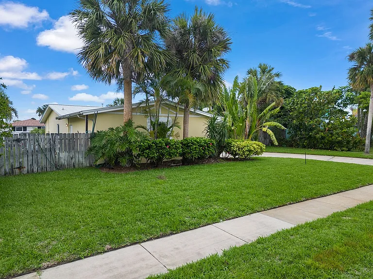 403 Bridgetown Ct — Photo 2