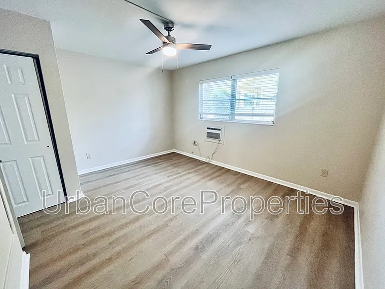 115 7th Ave N #1 — Photo 10