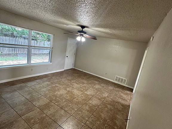 3rd image of 1305 S Broadway Ave